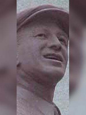 Bronze Golf Statues & Portraits, custom commissioned golfer sculptures including the greats like Bobby Jones and Ben Hogan. Great for museums, golf courses, awards and trophies, by sculptor, Tom White.